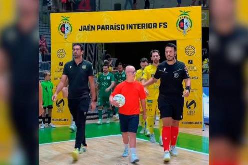 <i>Marcos Valsera sale al Olivo Arena en el partido Jaén Paraíso Interior-Inter JP Financial. / Jaén FS</i>