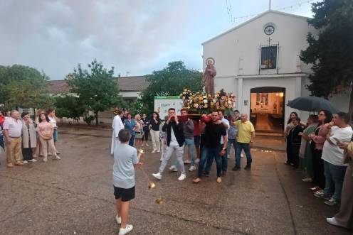 <i>Algunos momentos de la procesión. / Francisco Gaitán / Diario JAÉN.</i>