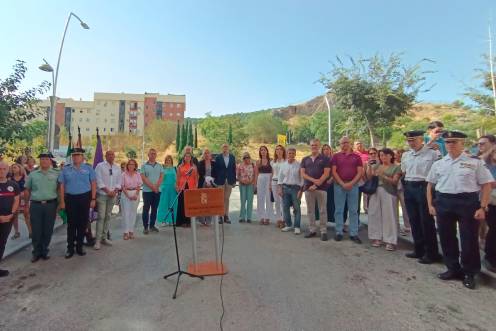 <i>Durante la Inauguración de la placa Travesía Miguel Quiles. / Ayuntamiento de Jaén. </i>