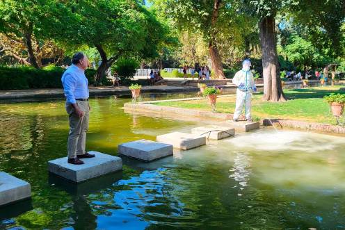 <i>Labores de fumigación contra mosquitos del virus del nilo. / Ayuntamiento de Sevilla. </i>
