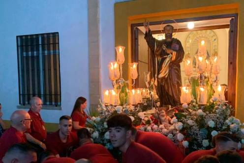 <i>San Pedro Ad-Víncula saliendo de su templo. / Pablo Espinosa Luna / Diario JAÉN. </i>