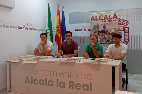 <i>El alcalde Marino Aguilera junto a los toreros locales y un promotor presentan el cartel taurino de la Real Feria de San Mateo de Alcalá la Real 2026. / Juan Rafael Hinojosa / Diario JAÉN. </i>