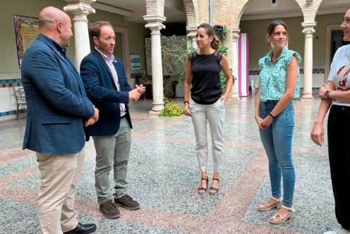 <i>Delegado del Gobierno de la Junta de Andalucía en Jaén, Erik Domínguez, y al alcalde de Cazorla, José Luis Olivares, durante la visita institucional.. / Junta de Andalucía. </i>