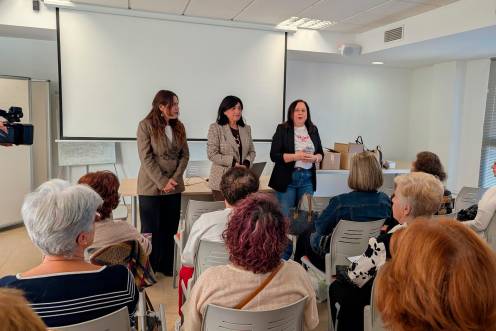 <i>Encuentro de reflexión sobre el asociacionismo de mujeres en Torredelcampo.</i>