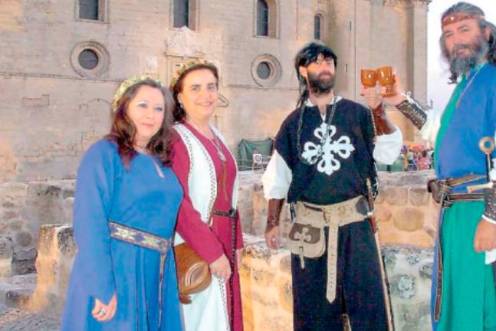 <i>Vecinos en el bello enclave de la Edad Media en Alcalá la Real. / Archivo histórico Diario JAÉN. </i>