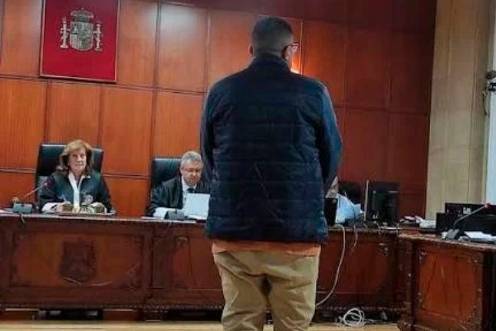 <i>El acusado de agredir sexualmente a un menor de 13 años durante el juicio celebrado en la Audiencia de Jaén. / Europa Press.</i>