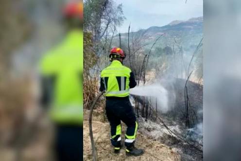 <i>Bombero actuando en la extinción de un incendio. / SAB. </i>