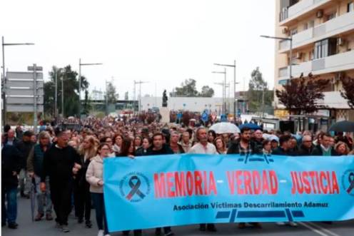 <i>Imágenes de archivo de la marcha convocada por la Asociación Víctimas del Descarrilamiento de Adamuz el pasado 20 de marzo. / Europa Press. </i>