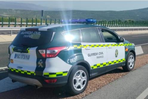 <i>Patrulla de la Guardia Civil. / Subsector de Tráfico de la Guardia Civil de Jaén.</i>