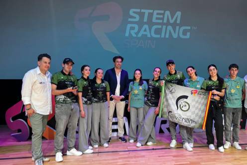 <i>El equipo del IES Almicerán. / Ayuntamiento de Peal de Becerro.</i>