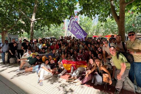 <i>Foto de familia de parte de la delegación de la Diócesis de Jaén, en Madrid, durante la visita del Papa León XIV.</i>
