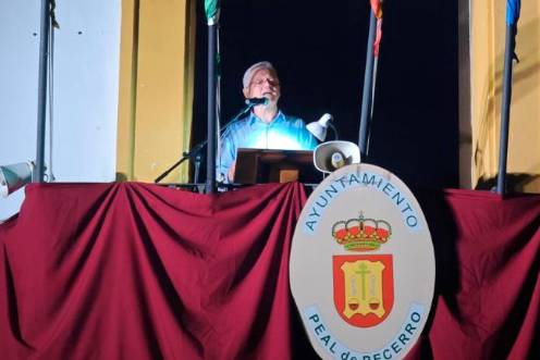 <i>Pregón de Paco Zaragoza en Peal de Becerro. / Álex Gómez y Álvaro Guzguti / Diario JAÉN. </i>