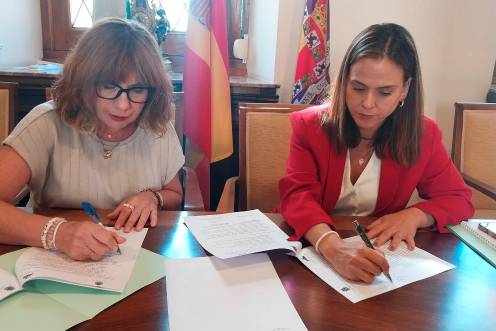 <i>Imagen de archivo de la firma de un convenio. / Ayuntamiento de Jaén.</i>