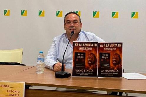 <i>Antonio García López, autor de “Yo no fingía. Historia real de una vida rota por el sistema”.</i>