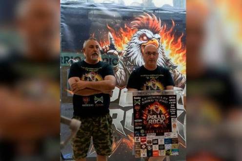 <i>Rafael Cruz López y Jesús Dueñas, dos de los organizadores del “PolloRock”, durante la presentación del festival-homenaje.</i>