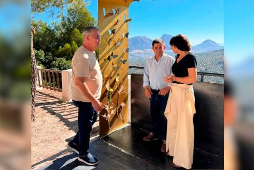 <i>Visita al mirador Las Mariposas de Albanchez de Mágina. / Diputación de Jaén. </i>