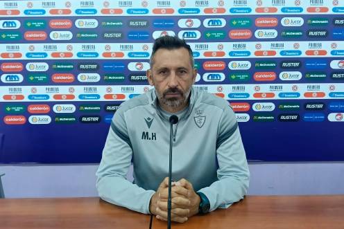 <i>El entrenador del Real Jaén, Manuel Herrero, antes de comenzar la rueda de prensa en el Caja Rural La Victoria. / F. Gaitán / Diario JAÉN.</i>