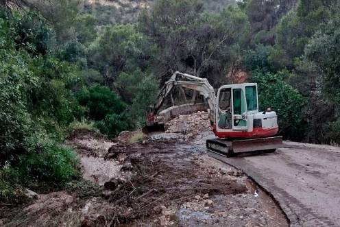 <i>Intervención de urgencia por las tormentas en la Cañada de las Hazadillas. / Ayuntamiento de Jaén.</i>