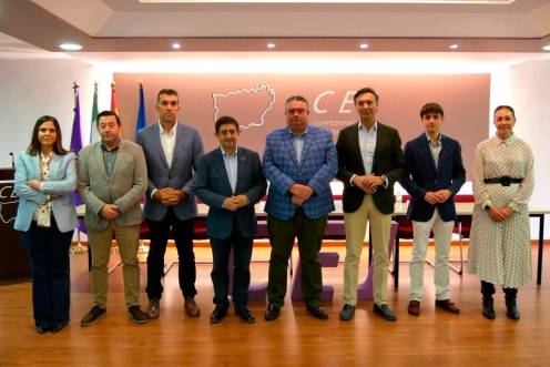 <i>Reunión de la candidatura del PSOE de Jaén con la CEJ.</i>