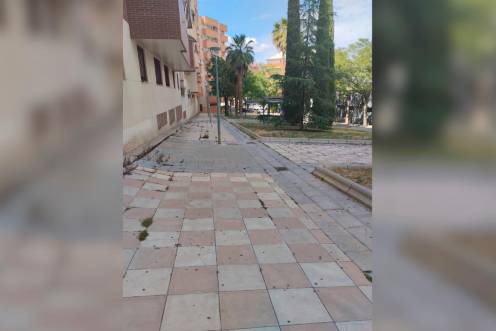<i>Calle y Parque de las Sufragistas. / Ayuntamiento de Jaén. </i>