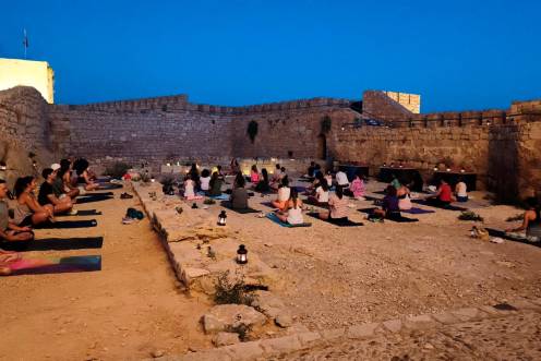 <i>La sesión de yoga con todos los participantes. / Ayuntamiento de Jaén.</i>