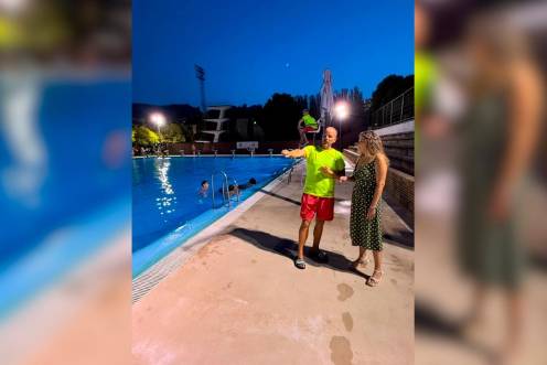<i>En el estreno de “Viernes Noche en La Salobreja” en la piscina. / Ayuntamiento de Jaén.</i>