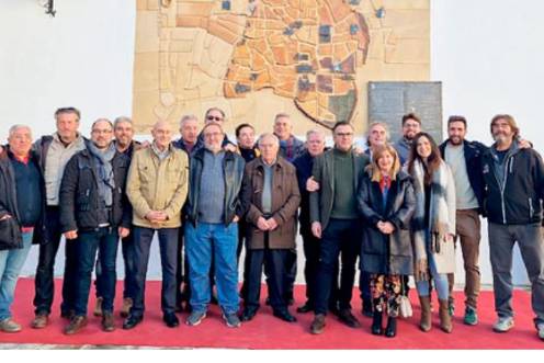 <i>La Asociación de Artesanos de Úbeda, uno de los reconocidos, en una inauguración del mural.</i>