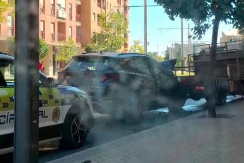 <i>Accidente entre un turismo y un camión de bombonas estacionado. </i>