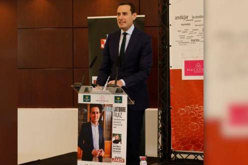 <i>Juan Latorre interviene durante “Diálogos Jaén, nuevo milenio”. / Jason Moyano / Diario JAÉN. </i>