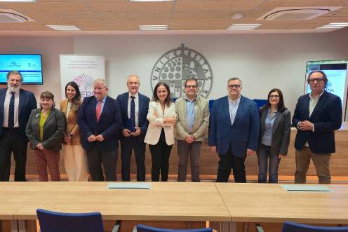 <i>Foto de familia de autoridades, tras la presentación de la XXI Conferencia de la Asociación Española para la IA. / UJA.</i>