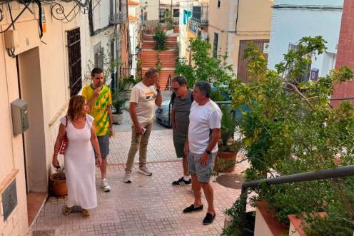 <i>Visita de María del Carmen Angulo al barrio del Almendral. / Ayuntamiento de Jaén. </i>