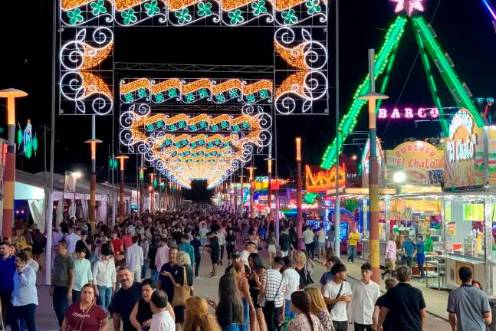<i>Ambiente de noche en la Feria de San Lucas. / Diario JAÉN.</i>
