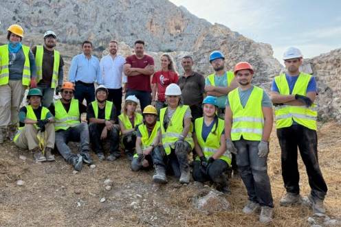 <i>Visita a las excavaciones Castillo de Bedmar. / Diputación de Jaén. </i>