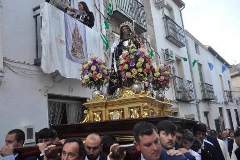 <i>San Francisco de Paula en procesión. / Archivo histórico Diario JAÉN. </i>