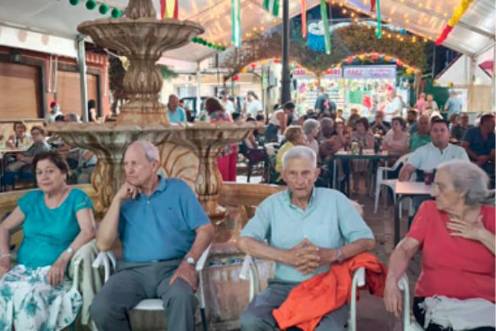 <i>La ciudadanía de Venta de los Santos en la jornada inaugural marcada por el pregón de Antonio Delfa. / Agustín Muñoz / Diario JAÉN. </i>