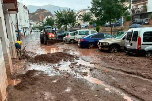 <i>Una de las calles afectadas por la tormenta en Cambil. / Ayuntamiento de Cambil. </i>