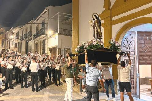 <i>Imagen de Santa Clara, a su llegada a la iglesia de Nuestra Señora de la Consolación. / Álex Gómez / Diario JAÉN. </i>