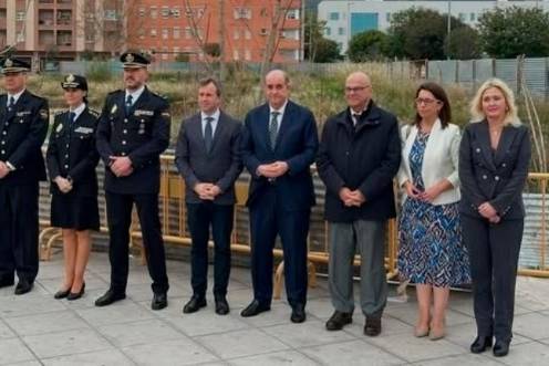 <i>Imagen de archivo de la visita realizada el 20 de marzo de 2025, por parte del director general de la Policía Nacional, Francisco Pardo, a la parcela de la futura comisaría provincial del CNP en Jaén capital. / Subdelegación en Jaén . </i>