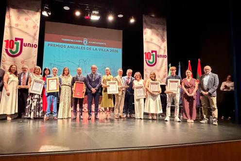 <i>Foto de familia de la gala. / Ayuntamiento de Torredelcampo</i>