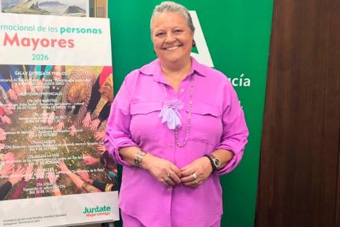 <i>La delegada Ángela Hidalgo en la presentación del programa de actividades por el Mes del Mayor. / Junta de Andalucía. </i>