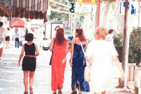 <i>Personas en la calle de Jaén. / Archivo histórico Diario JAÉN. </i>