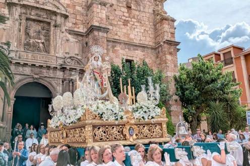 <i>Salida del templo de la Virgen del Rosario. / Isabel de la Paz / Diario JAÉN. </i>