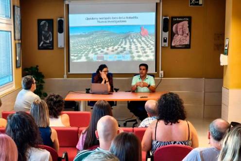 <i>Presentación del proyecto de investigación en La Bobadilla. / Universidad de Jaén. </i>