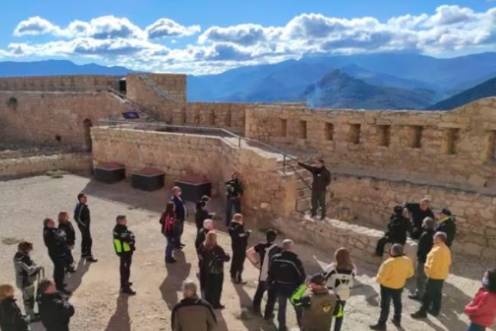 <i>Un grupo de turistas en el Castillo de Santa Catalina. / Europa Press. </i>
