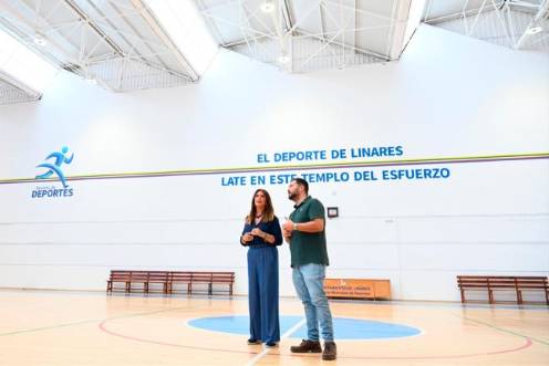 <i>Visita al Pabellón Julián Jiménez. / Ayuntamiento de Linares. </i>