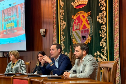 <i>Recepción del presidente de la Diputación Provincial de Jaén, Juan Latorre, a miembros de la asociación de catadores más antigua del mundo. / Diputación de Jaén.</i>