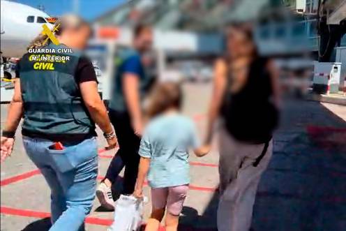 <i>La niña localizada por la Guardia Civil en Kosovo. / Guardia Civil. </i>