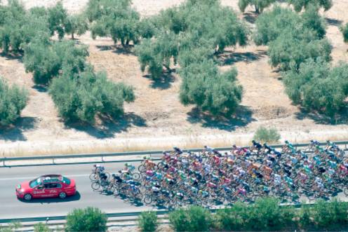 <i>Etapa de La Vuelta ciclista España en la provincia de Jaén. / Archivo histórico Diario JAÉN. </i>