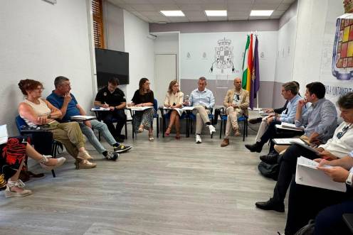 <i>Reunión del Ayuntamiento de Jaén y la Junta sobre la puesta a punto del trnavía. / Ayuntamiento de Jaén.</i>