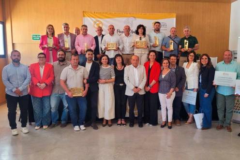 <i>Foto de familia con los galardonados de los Premios Ardilla. / DO Sierra de Segura.</i>